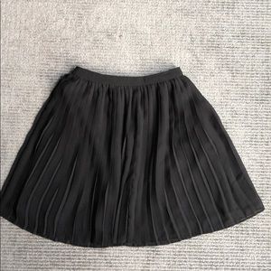Uniqlo Black pleated mini skirt XS